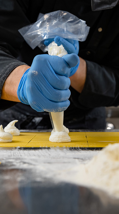 <br />
<b>Warning</b>:  Illegal string offset 'alt' in <b>/dati/web/toeatfoodit_ftp/public_html/www/app/themes/toeat-theme/template/blocks/slider-experience.php</b> on line <b>20</b><br />
